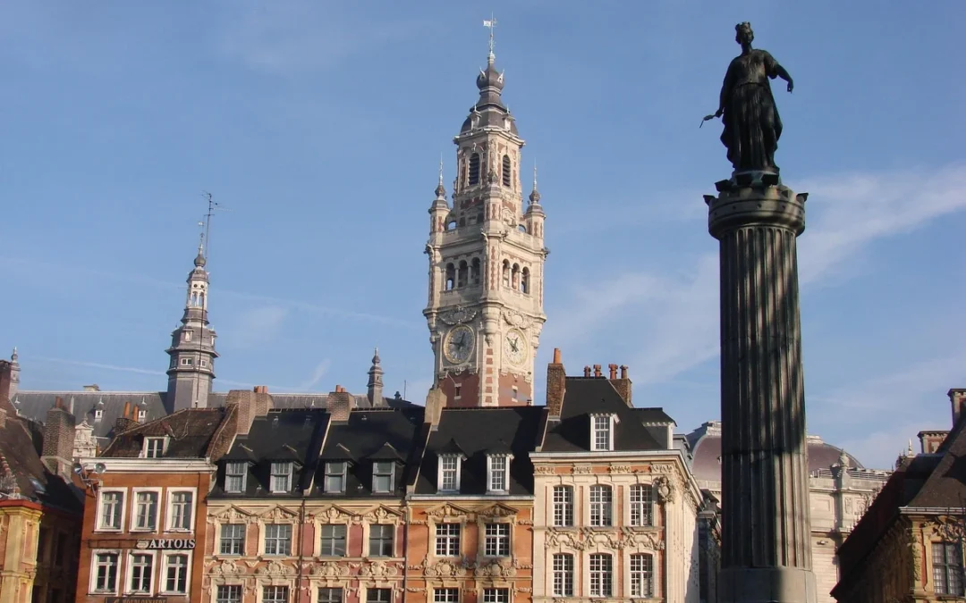 La Grand-Place de Lille, la colonne de la Déesse et le beffroi de la CCI